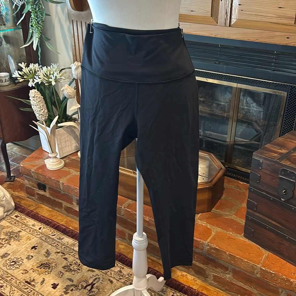 NWT Lululemon black crop pants